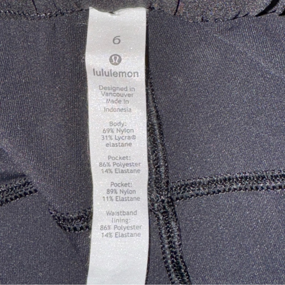 Lululemon On the Fly Shorts Black Size 6 Woven Pull On Pockets - Picture 9 of 9